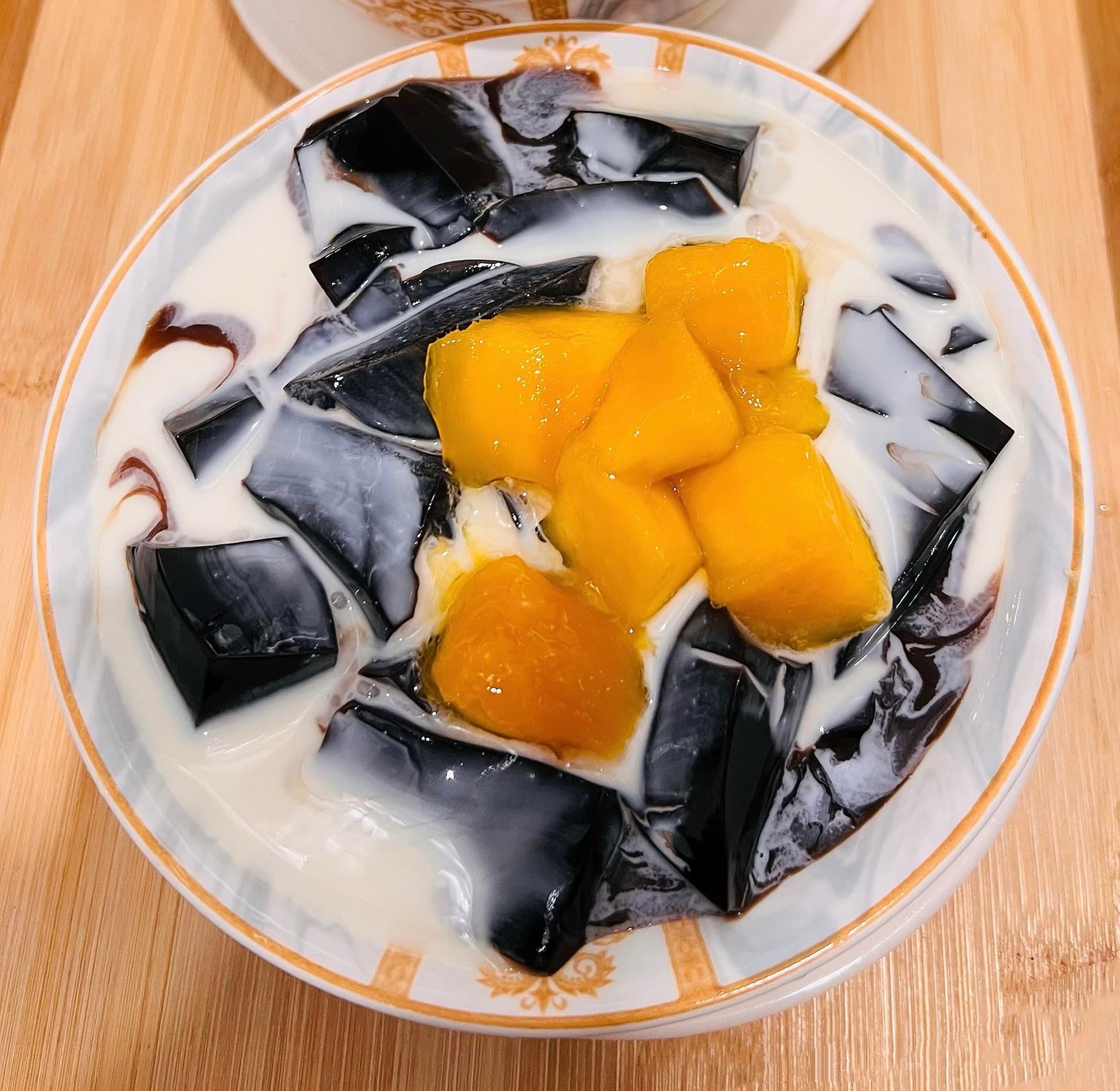 Mango Guiling Jelly with Coconut Milk